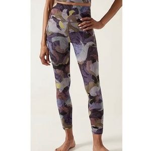 ATHLETA Salutation Stash 7/8 Tight Size M